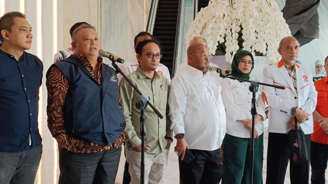 Sejauh ini proses administrasi pendaftaran AMIN sudah 85 persen. Salah satunya yakni terkait surat keterangan catatan kepolisian (SKCK) Cak Imin.<br>