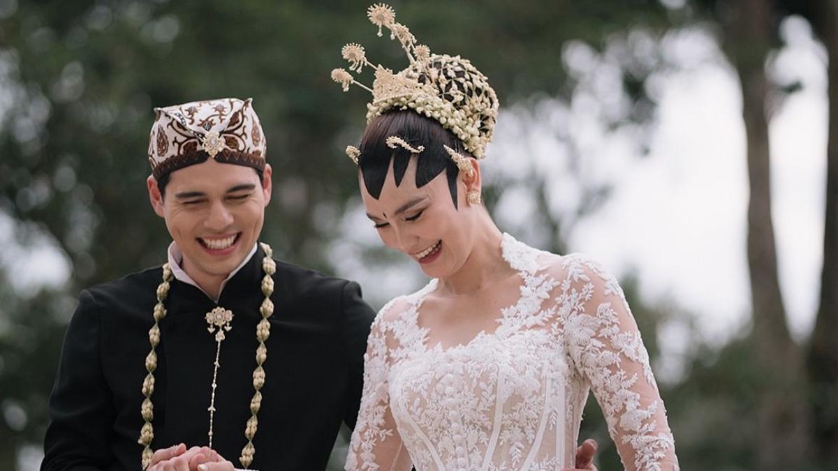 Pakem Busana Pernikahan Adat Yogyakarta: Megahnya Tradisi di Balik Gaun Luna Maya