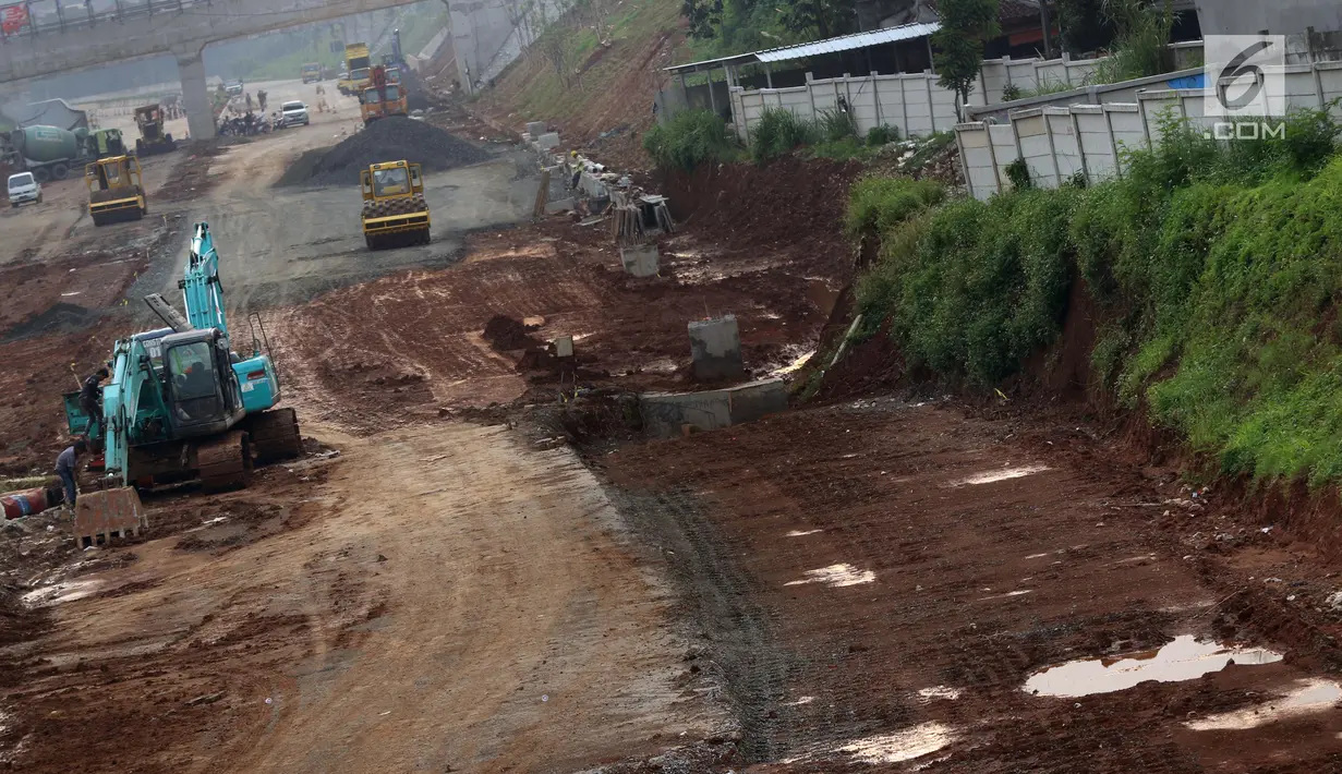 Suasana pengerjaan salah satu ruas jalan tol yang melintasi Kota Depok, Jawa Barat, Selasa (9/4). Jalan tol ini masuk dalam Proyek Tol Cijago Seksi II dengan panjang 5,5 kilometer yang menghubungkan Jalan Raya Bogor hingga Kukusan pengerjaannya mencapai 99 persen. (Liputan6.com/Helmi Fithriansyah)
