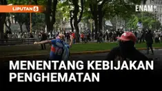 PARA PENSIUNAN DAN PENGGEMAR SEPAK BOLA ARGENTINA BENTROK DENGAN POLISI MENENTANG KEBIJAKAN PENGHEMATAN