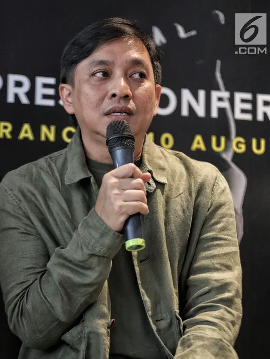 Musisi Yovie Widianto memberi keterangan saat konferensi pers Konser Tanda Mata Glenn Fredly, Jakarta, Jumat (10/8). Konser tersebut merupakan sebuah penghargaan bagi ekosistem musisi. (Liputaqn6.com/Faizal Fanani)