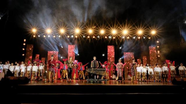 Dalam Pertemuan ketiga Sherpa G20, Menteri Koordinator Bidang Perekonomian Airlangga Hartarto mengajak seluruh delegasi menikmati keragaman budaya Indonesia di Pelataran Wisnu di Candi Prambanan. (Dok Kemenko Perekonomian)