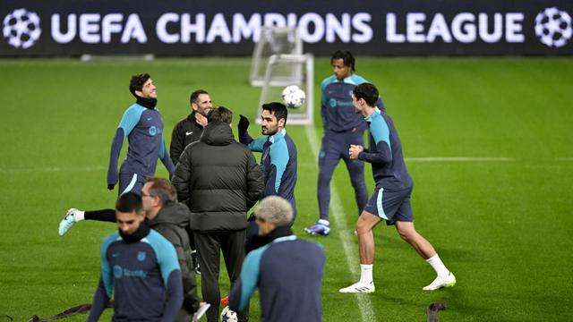 Latihan Royal Antwerp vs Barcelona