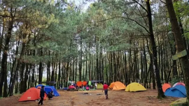 Gunung Bunder di Bogor kerap menjadi tempat untuk keming atau berkemah di Bogor @adenmulyanadi