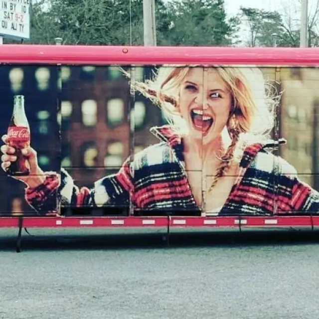 10 Iklan Nyeleneh Bikin Geleng Kepala Sekaligus Gagal Paham