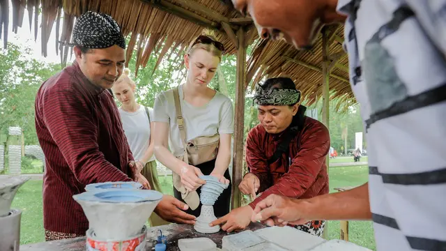 Ragam Aktivitas Seru di Candi Prambanan Selama Libur Lebaran 2024, Salah Satunya Belajar Membaca Weton