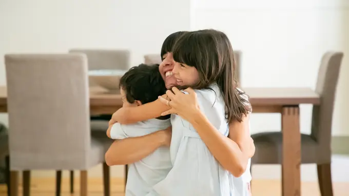 Rayakan Usaha Kecil Anak Melalui Ritual High-Five dan Hug yang Berdampak Positif bagi Anak [Dok/freepik.com]