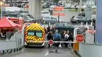 Seorang pria menyerang tentara di Bandara Orly, Paris, Prancis.