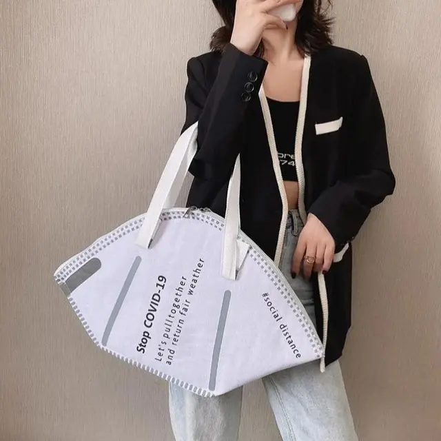 8 Potret Desain Tas Nyeleneh Ini Punya Bentuk yang Bikin Tepuk Jidat