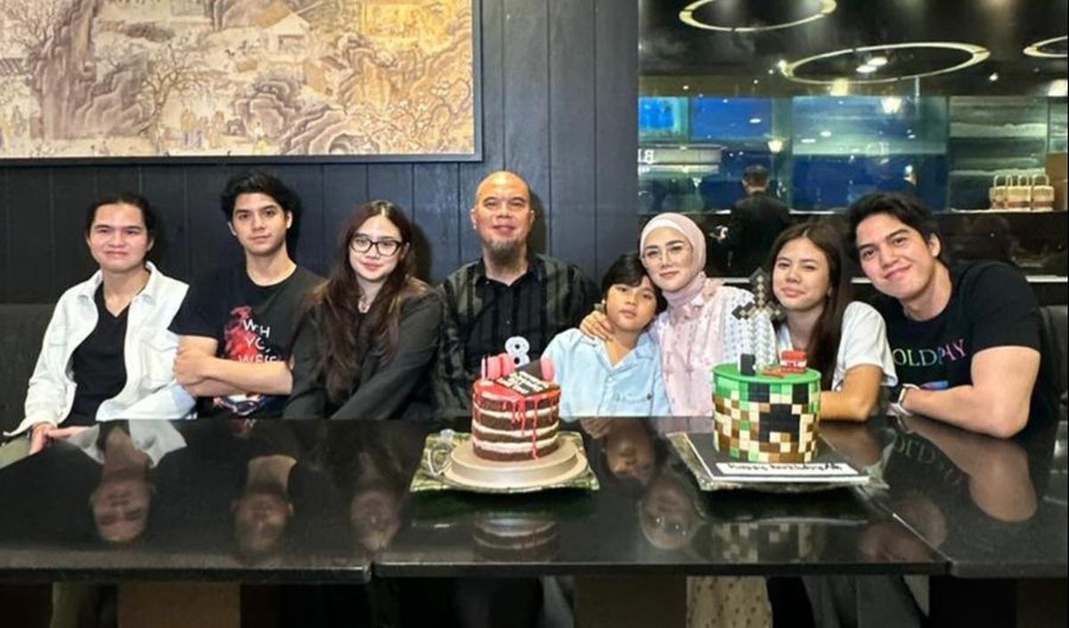 Baru-baru ini, Ahmad Dhani dan Mulan Jameela merayakan ulang tahun anak bungsunya yang ke-8. Mereka merayakan dengan birthday dinner di sebuah restoran.