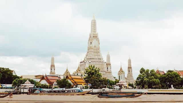 Foto Wat Arun, salah satu destinasi wisata Thailand