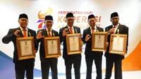 Lima Tokoh Penggerak Koperasi dari Kota Cilegon yang menerima penghargaan pada Peringatan Hari Koperasi Nasional (Harkopnas) ke-77 di Ballroom Harmoni One Hotel Batam, Kepulauan Riau