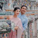 Potret Fanny Ghassani dan Suami Romantis Kondangan di Thailand