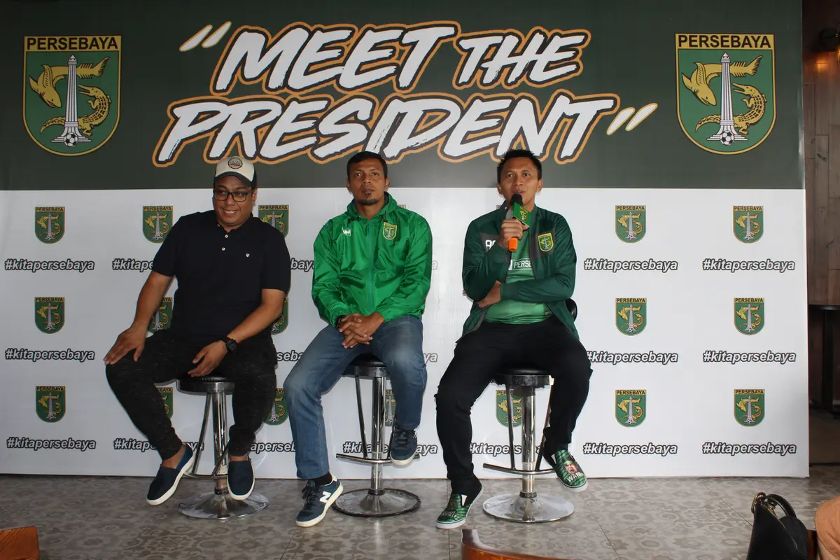 Bejo Sugiantoro (tengah) jadi pelatih Persebaya U-19