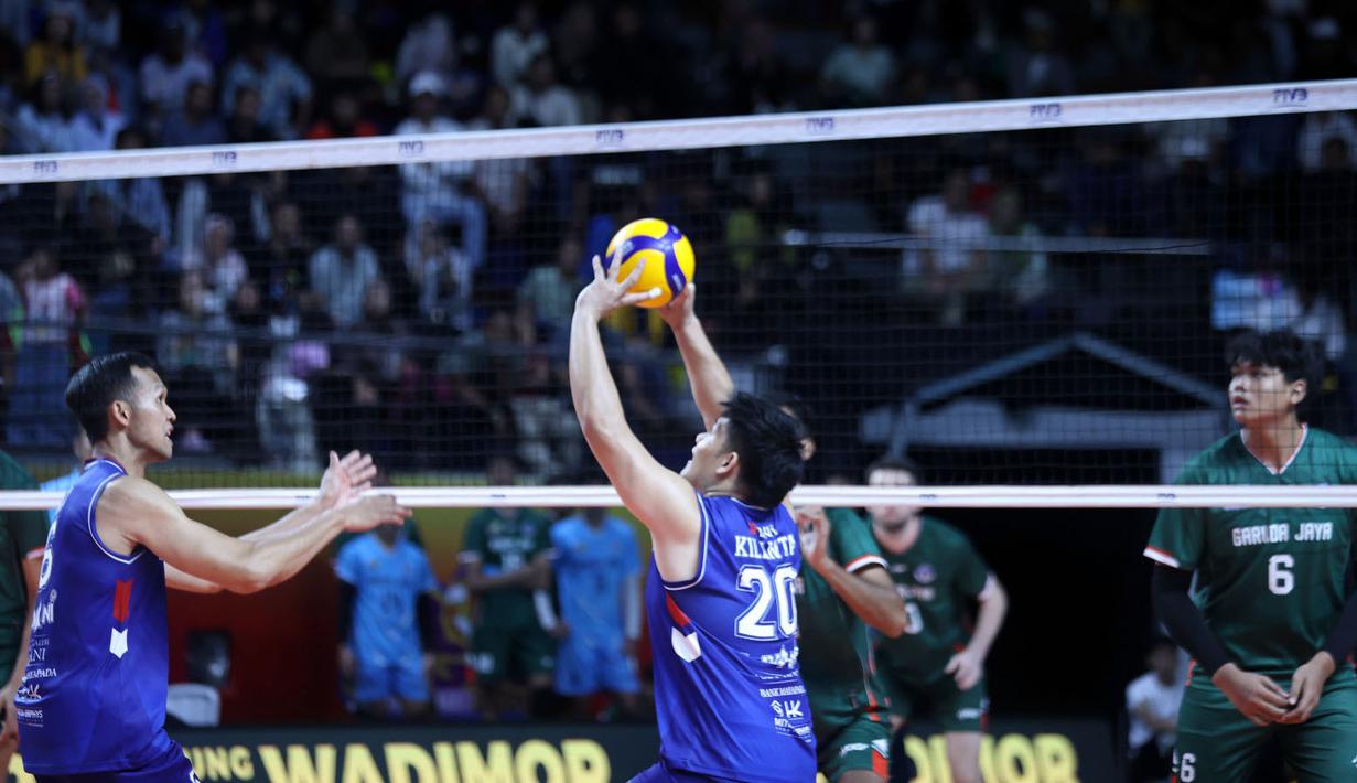 Sejak peluit awal dibunyikan, LavAni  langsung menurunkan kekuatan penuh. Kolaborasi antara setter Dio Zulfikri dengan deretan penyerang mumpuni seperti Boy Arnes, Dimas Saputra, dan legiun asing Taylor Sander membuat pertahanan Garuda Jaya kocar-kacir. (Dok. PBVSI)