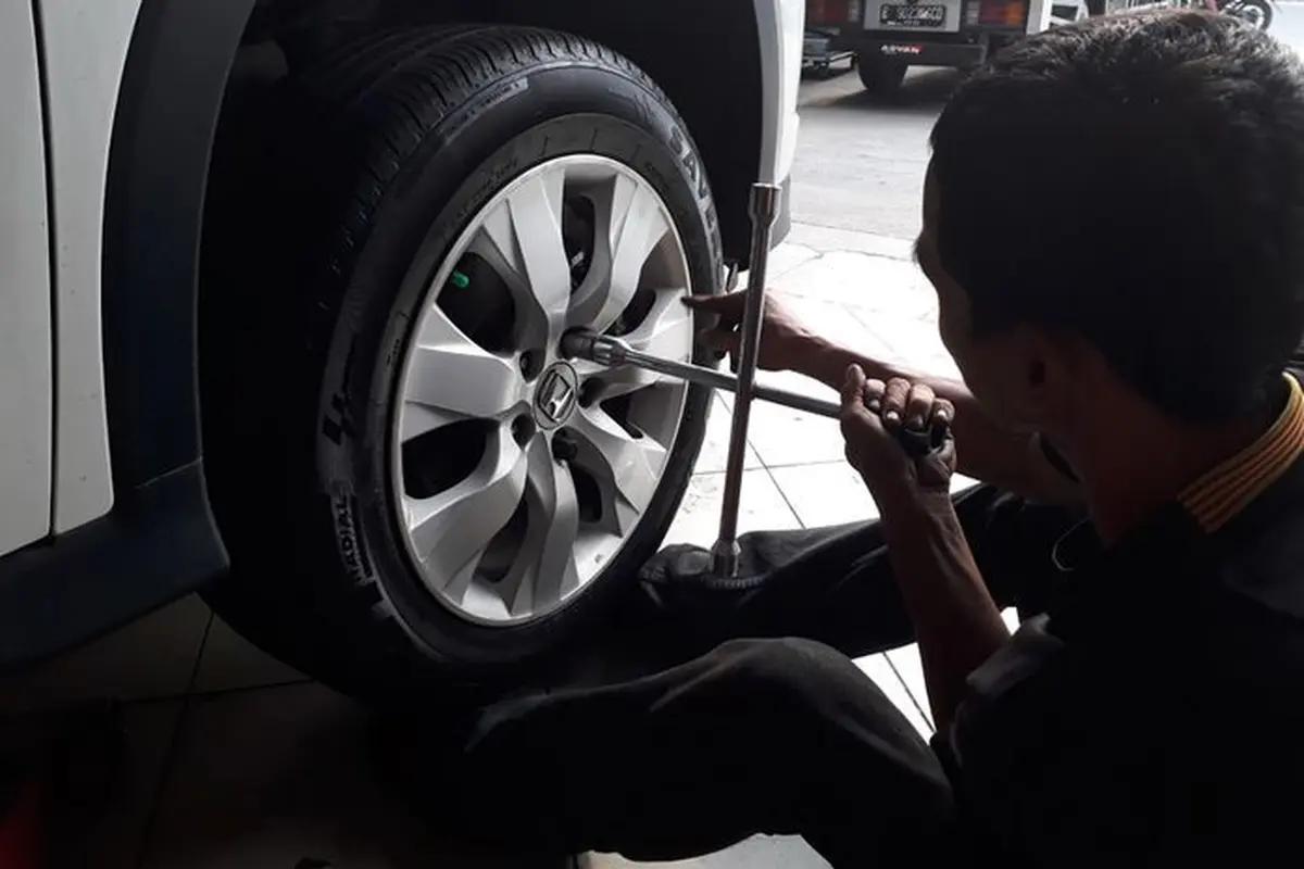 Jangan anggap sepele, Cara mengencangkan mur roda yang tepat bisa jadi penentu keselamatanmu di jalan (Gridoto)