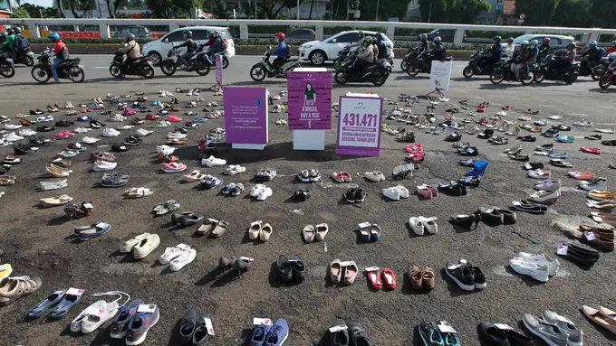 598 Sepatu Wakili 500 Langkah Awal Sahkan RUU PKS Dipamerkan di Gedung DPR