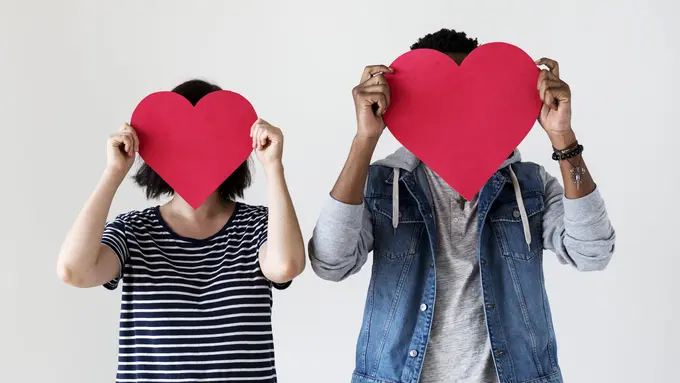 Ilustrasi seseorang melakukan love bombing