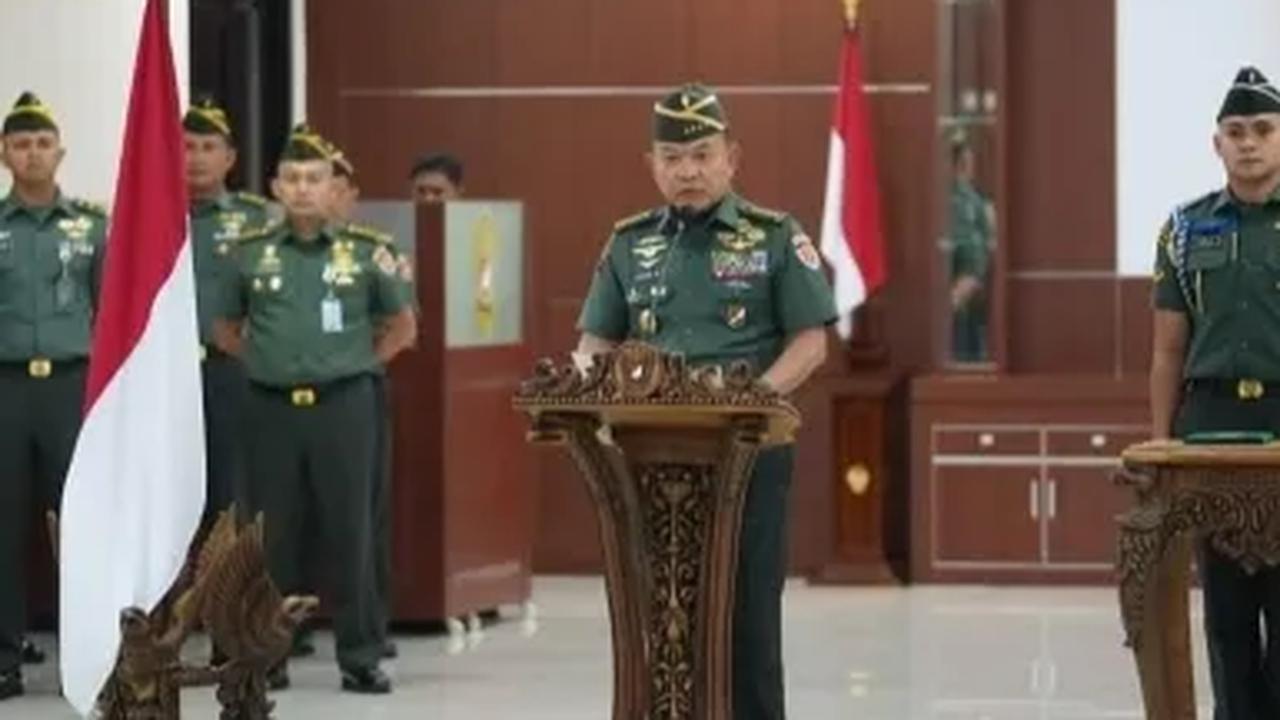 Kepala Staf Angkatan Darat (Kasad), Jenderal TNI Dudung Abdurachman mengimbau kepada para Purnawirawan TNI AD, agar tidak menggunakan atribut satuan baik berupa badge dan lokasi maupun baret saat melakukan aktivitas politiknya.