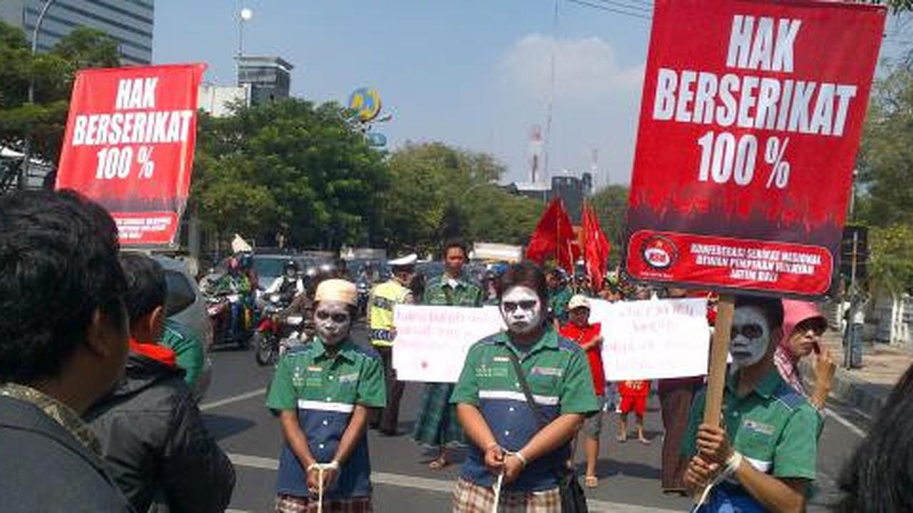 Perjuangkan hak salat Jumat, buruh Surabaya jadi tersangka