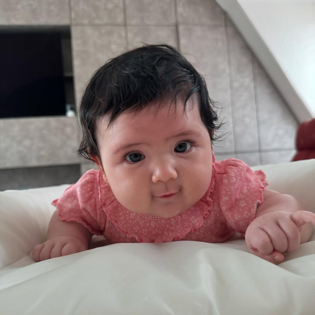 7 Potret Jessica Iskandar Selfie Bareng Baby Hagia, Ibu dan Anak Sama Cantiknya