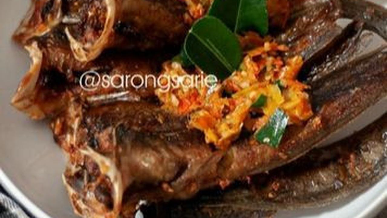 9. Resep Buat Buka Puasa dan Sahur: Lele Sambal Daun Jeruk<br>