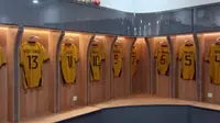 Ruang ganti pemain tim Bhayangkara Presisi Lampung FC di Stadion Sumpah Pemuda. (Hendry Wibowo/Bola.com)