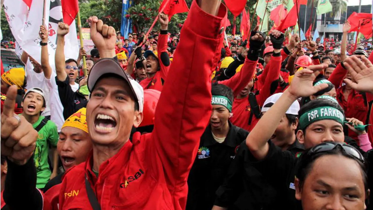 [Bintang] 7 Hal yang Gak Boleh Dilakukan Saat Ikut Demo Buruh