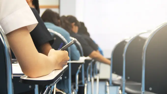 Sudah siap hadapi ujian nasional dengan belajar yang giat tapi menghasilkan uang? Ayo download aplikasi ini!