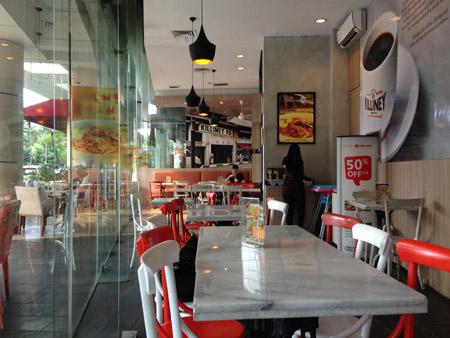 Suasana yang asyik buat hangout | copyright vemale.com