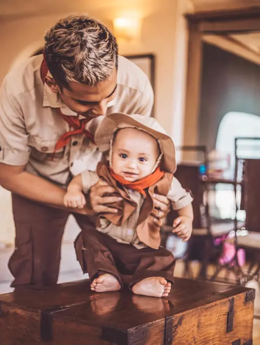 Selain itu, Niko Al Hakim juga kerap kali mengunggah berbagai momen di Instagramnya saat ia berliburan keluar negeri bersama Xabiru dan istrinya.(Liputan6.com/IG/okintph)