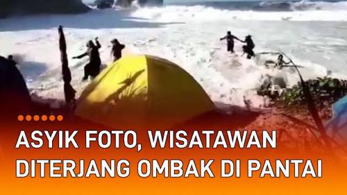 VIDEO: Sedang Asyik Foto, Wisatawan Diterjang Ombak di Pantai