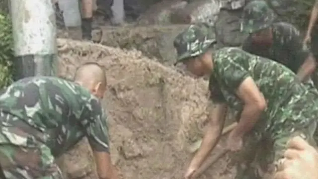 [VIDEO] Tanah Longsor, 1 Korban Tewas, Semarang