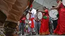 Para anggota Centre Of Indian Trade Unions (CITU) mengambil bagian dalam sebuah aksi unjuk rasa pada Hari Buruh Internasional, di Hyderabad, Senin (1/5/2023). (NOAH SEELAM / AFP)