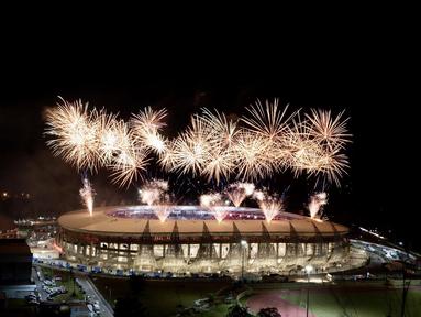 Kemeriahan kembang api menutup rangkaian perhelatan Pekan Olah Raga (PON) XX Papua di Stadion Lukas Enembe, Jayapura, Jumat (15/10/2021). (PBPON XX PAPUA/Hariandi Hafid)