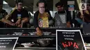 Pegiat Antikorupsi yang menamakan diri Rakyat Indonesia Peruwat KPK, melakukan aksi teatrikal "Ruwatan" di Lobby Gedung Anti-Corruption Learning Center (ACLC) KPK, Jakarta, Jumat (28/5/2021). Ruwatan ini sebagai simbol pengusiran energi jahat dari tubuh KPK. (Liputan6.comHelmi Fithriansyah)