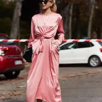 Lindungi mata dari teriknya matahari dengan model bergaya retro yang fashionable.