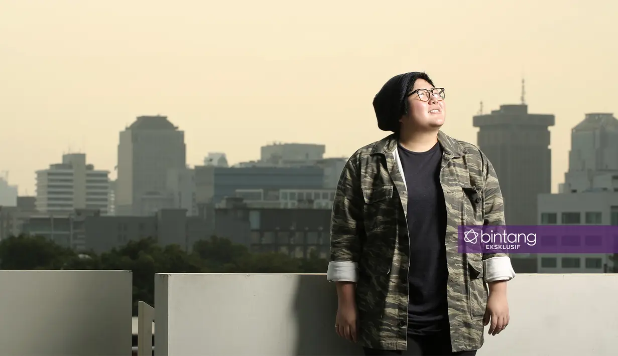 "Kalau aku jangan sampai mencapai titik jenuh. Aku orangnya gampang bosan jadi kalau aku mulai merasa bosan menciptakan lagu terus, aku cari kesibukan lain dulu habis itu kembali lagi," ujarnya. (Febio Hernanto/Bintang.com)