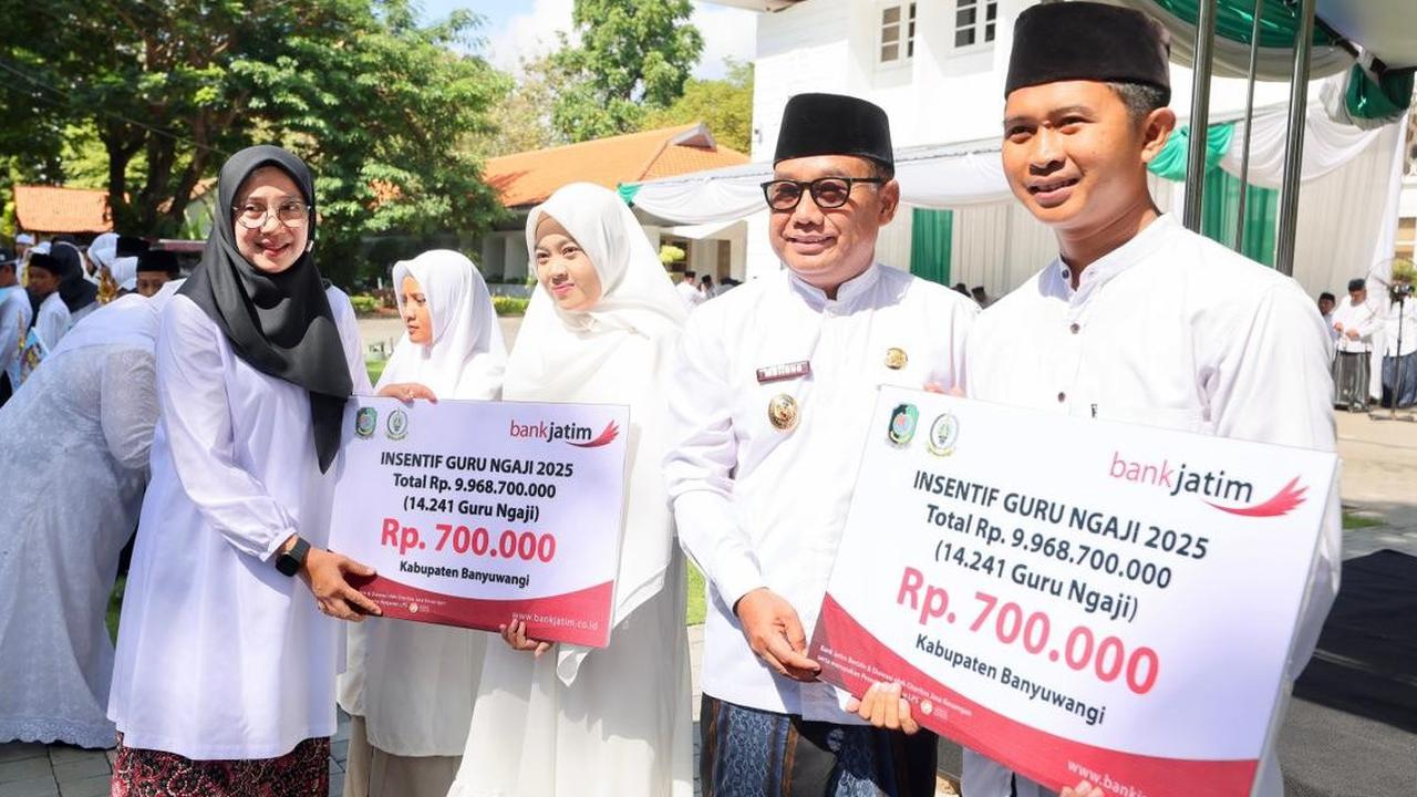 Momen Hari Santri, Bupati Ipuk Salurkan Insentif untuk 14 Ribu Guru Ngaji