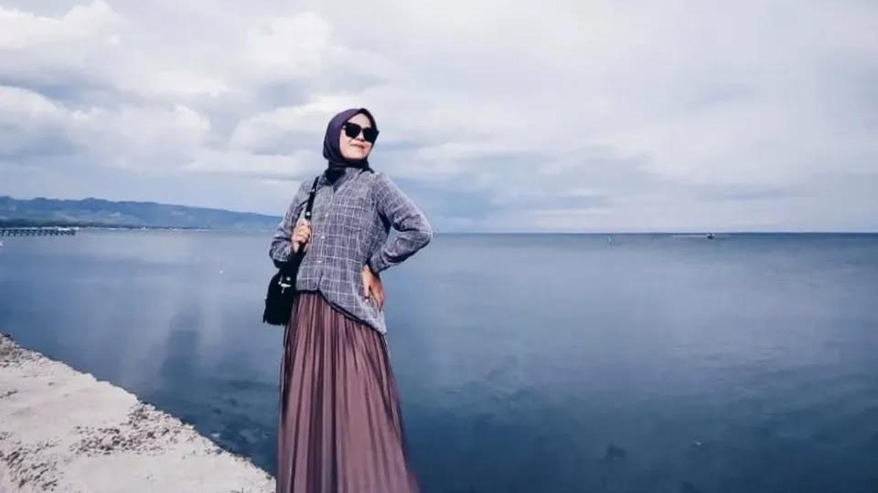6 Inspirasi OOTD Hijab Pantai Simpel yang Nyaman dan Stylish, Cocok untuk Foto - Main Air