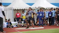 Siswa SMPN 2 Tempel, Masraka Raihan, menjadi pemenang nomor tolak peluru putra pada Champion SAC Indonesia 2022 Yogyakarta Qualifiers di Stadion Mandala Krida, Jumat (21/10/2022).