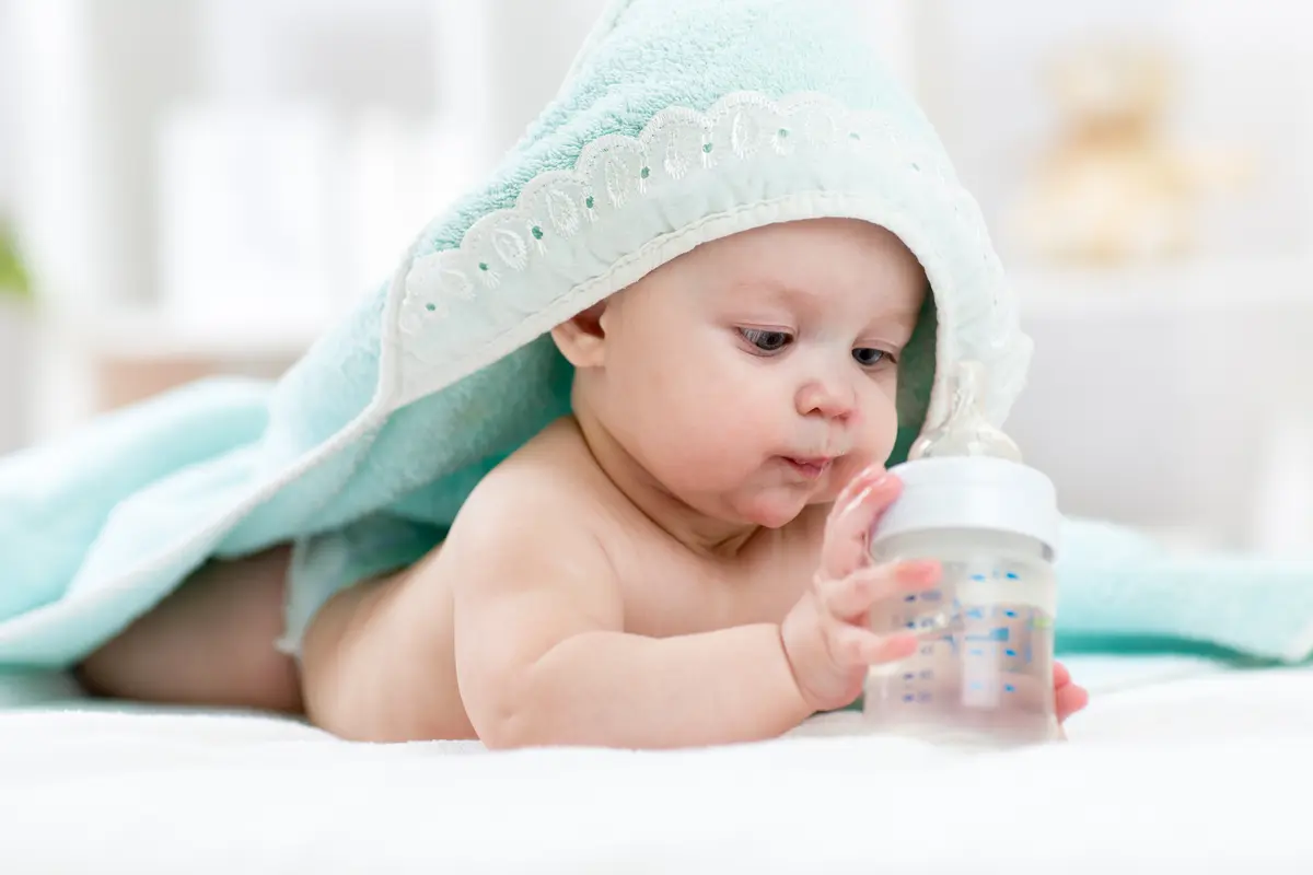 bayi minum