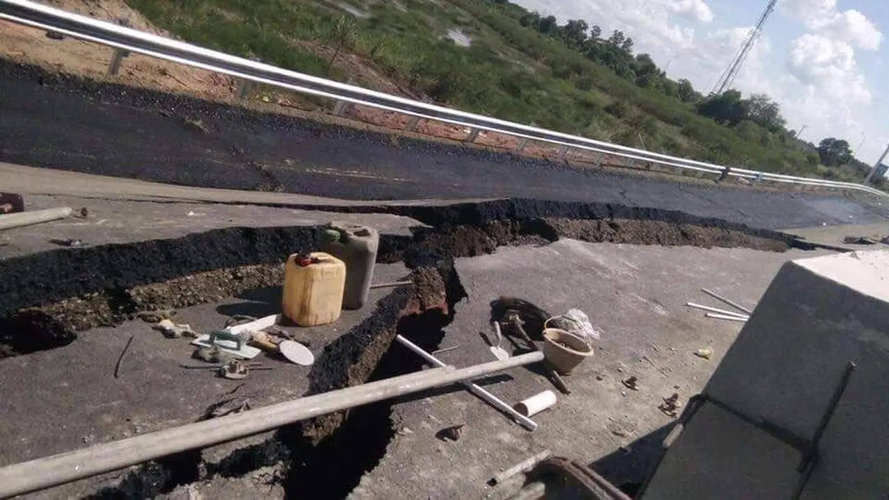 Tol Palembang Ambles