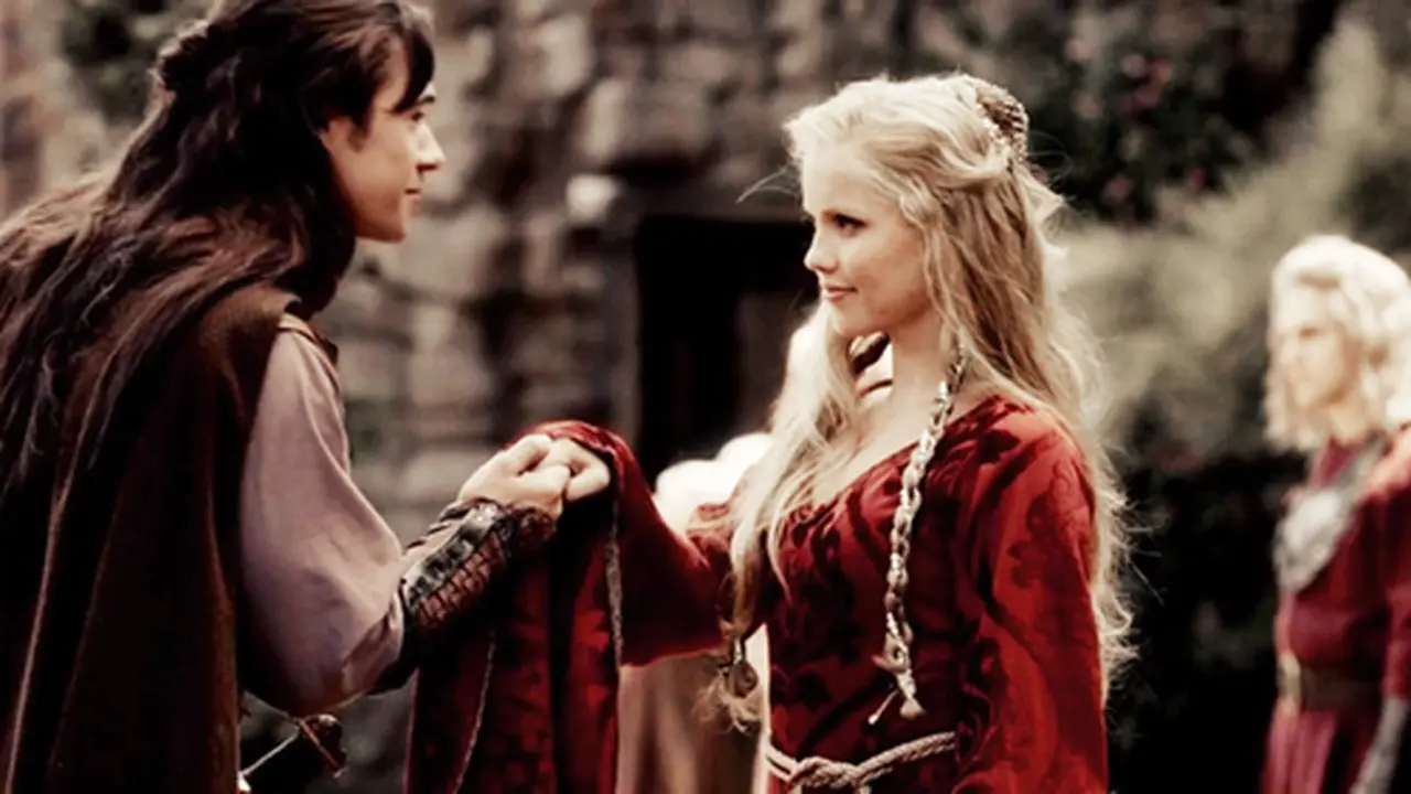 Claire Holt Hengkang dari The Originals