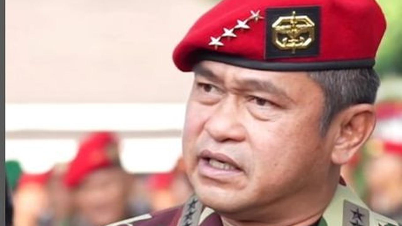 Pada HUT Kopassus, istri Kasad TNI Jenderal Maruli Simanjuntak, Uli Pandjaitan turut hadir mendampingi suami.