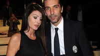 Ilaria D’Amico menyangka Bufffon seorang fasis ketika masih bermain di Parma. (vanityfair.it)