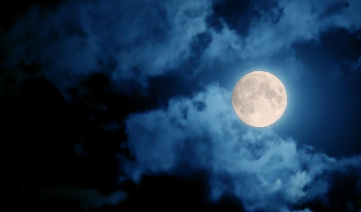 <b>Sisa-sisa Theia yang Hancur Bersatu di Bulan</b>