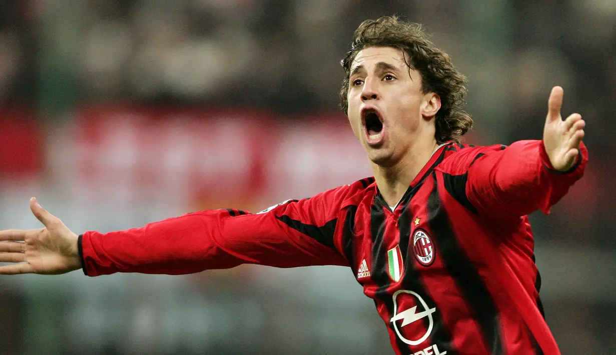 3. Hernan Crespo - Sempat bermain untuk Inter dan Chelsea, bomber Argentina tersebut dipinjamkan ke AC Milan selama semusim. Hasilnya, striker gondrong tersebut membawa Setan Merah ke final Liga Champions 2005. (AFP/Patrick Hertzog)