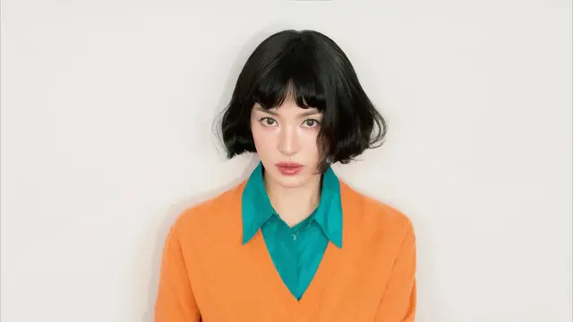 Gaya Playful Song Hye-kyo di Kampanye Terbaru FENDI Peekaboo