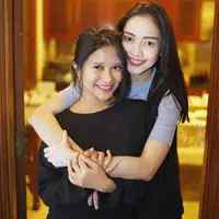 Ririn Dwi Ariyanti dan Aldi Bragi resmi bercerai pada Februari 2022. Setelah pisah, hubungan baik Ririn dengan anak sambungnya, Siti Adira Kania juga ikut terputus.